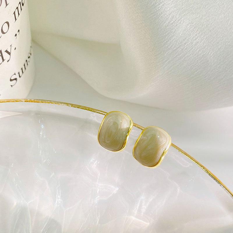 Геометрические серьги с клеевой щеткой Модный темперамент Легкие роскошные высококачественные простые серьги Ниша