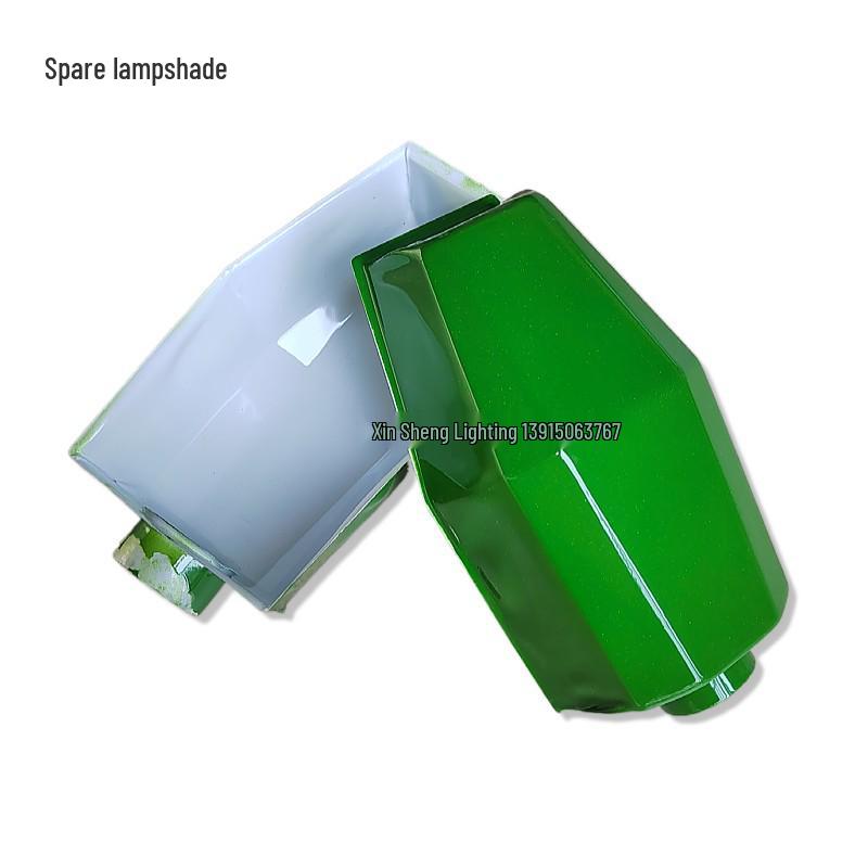 Ретро Рабочий Свет для Станка - Старомодная Лампа с Чугунным Основанием, Идеально для Ремонта или Декора Кино Реквизита