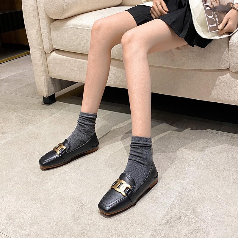 Новые стильные лоферы в студенческом стиле с пряжкой, большие размеры, женские туфли на плоской подошве с квадратным носком