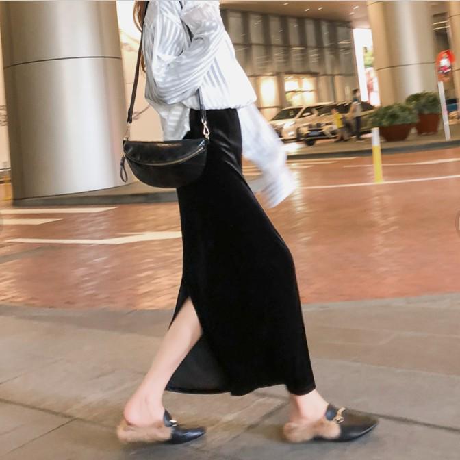 Ретро Осенне-зимняя черная бархатная миди-юбка с высоким поясом и разрезом - Облегающий силуэт