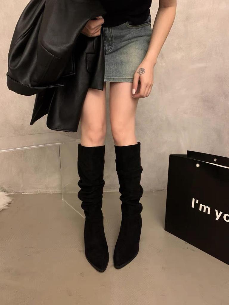 Женские замшевые ботфорты на высоком каблуке с острым носком и бархатной подкладкой, коллекция осень/зима 2024 - стиль "длинные рыцарские"