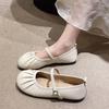 Модная женская обувь 2024 года, горячая распродажа, женские туфли на плоской подошве с пряжкой на ремешке, модные туфли на плоской подошве с мелким фасолью, брендовые плиссированные туфли на плоской подошве с круглым носком и низким каблуком