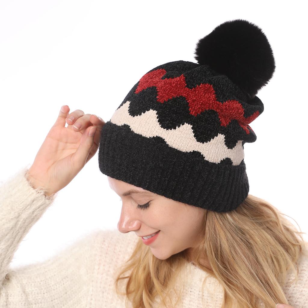 Новая женская осенне-зимняя модель с плюшевой и утолщенной теплой вязаной шапкой, вязаной шапкой с мягкими волнистыми меховыми шариками и шапкой из пряжи синель