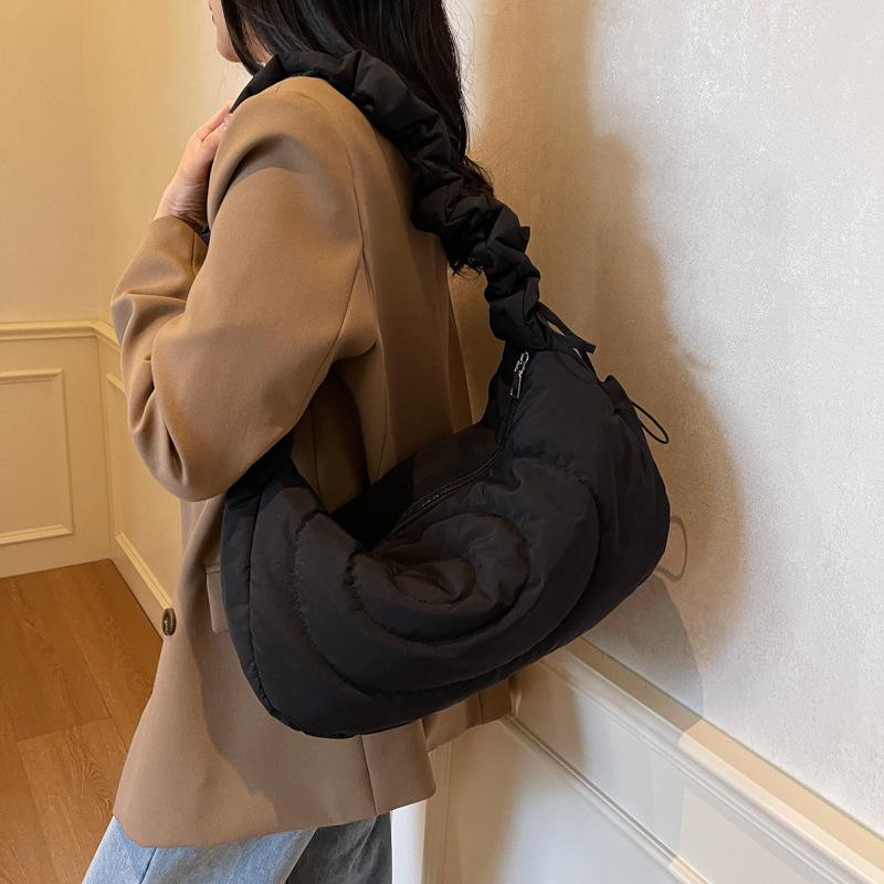 Korean Version of Casual Large-capacity Bag Women's 2025 New Fashion Pleated Dumpling Bag Lightweight and Simple One-shoulder Crossbody Bag