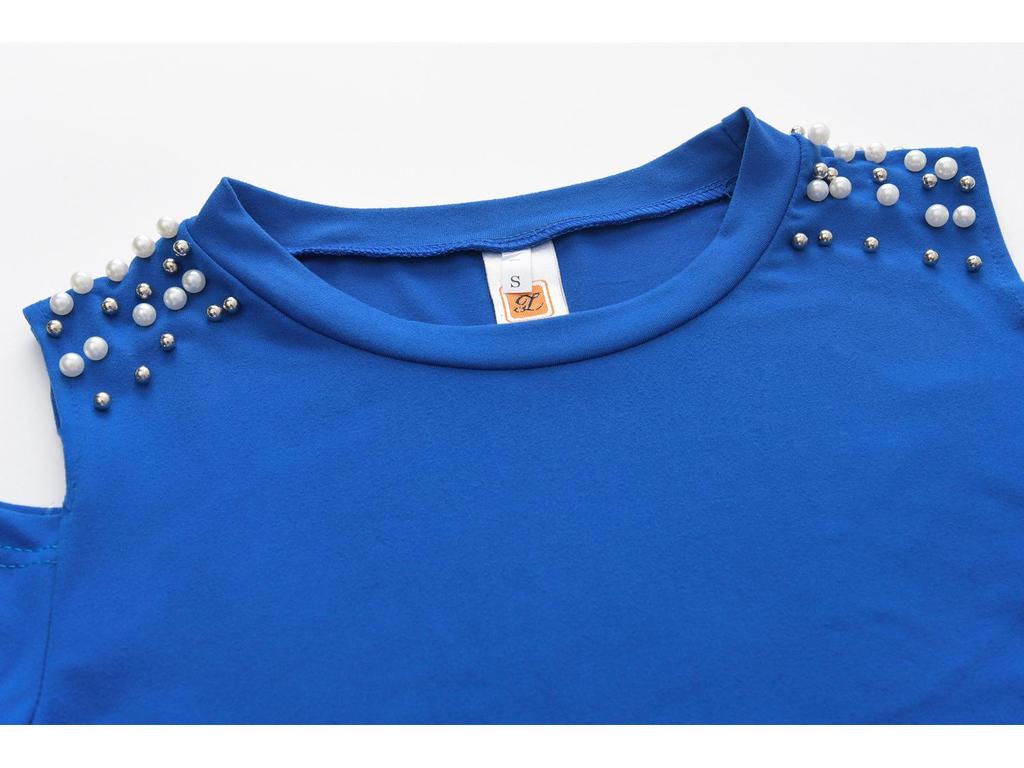 Осенний женский спортивный костюм из двух предметов с бисером и открытыми плечами