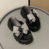 Модные летние женские тапочки на платформе, кожаные тапочки в стиле панк, хип-хоп, металлические декоративные мюли, цепочки, толстая подошва, стразы, шлепанцы
