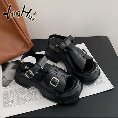 Легкие нескользящие сандалии женские летние 2024 года с металлической пряжкой в римском стиле с толстой подошвой, увеличивающие рост обувь для женщин