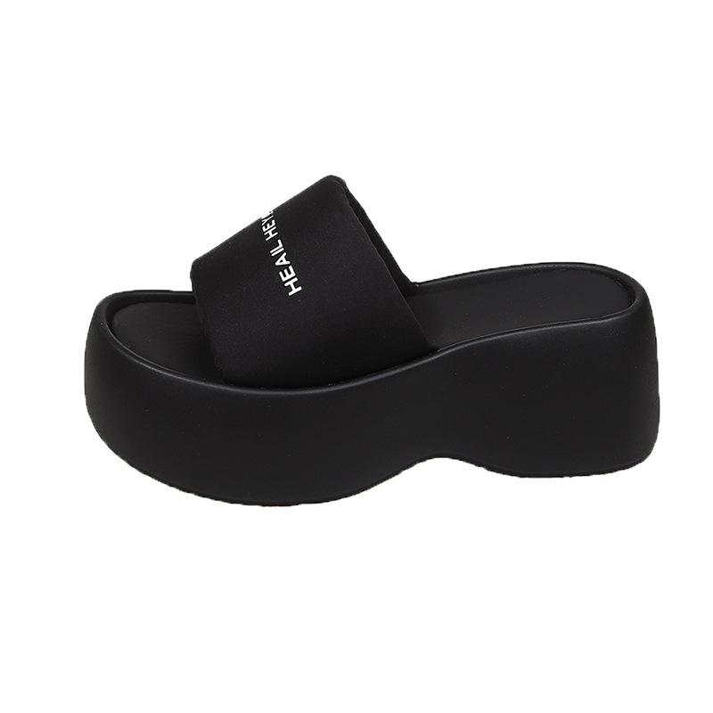 Женские тапочки с буквами и одним словом на толстой подошве, новые модели 2025 года, небольшое увеличение роста, удобные и легкие, простые сандалии с одной педалью