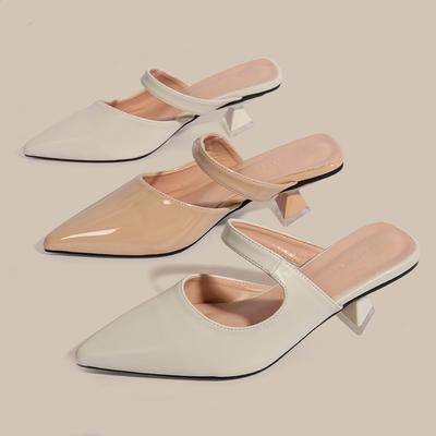 Модные лакированные кожаные туфли-шлепанцы на среднем высоком каблуке с вырезами и ремешком на щиколотке для вечеринок, с острым носком и необычным каблуком, сандалии, размер 43