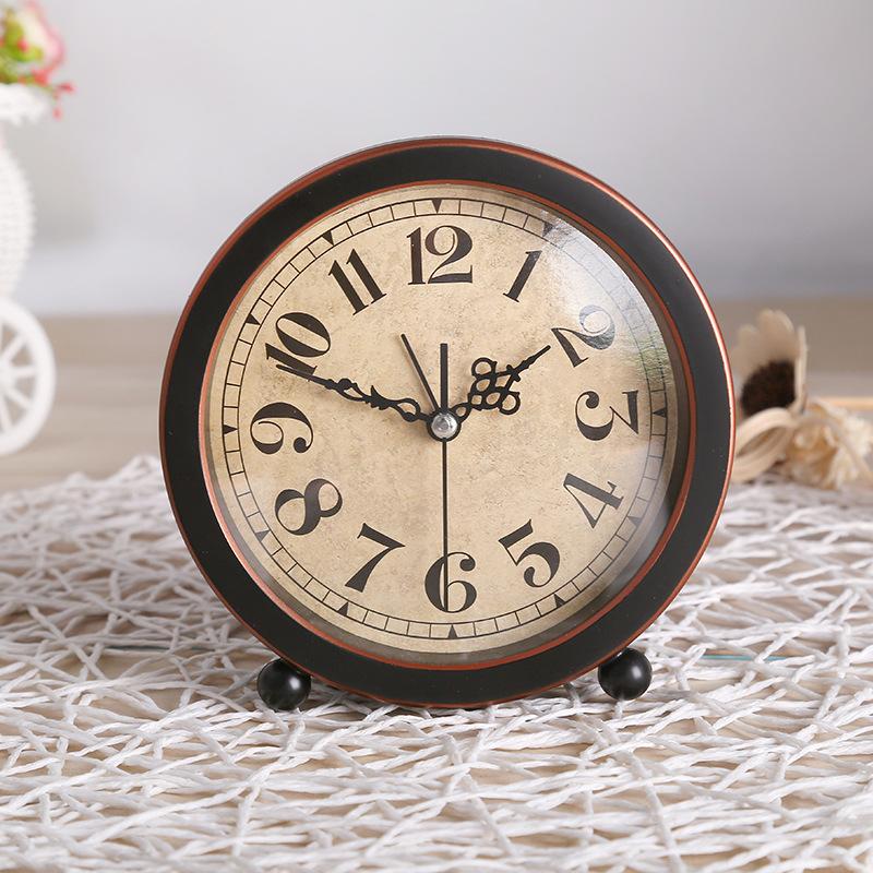 Retro Alarm Clock: European-Style Fashion & Personality Creative Silent Metal Bedside Desk Clock for Students