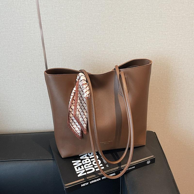 Сумка премиум-текстуры в стиле ретро большой вместимости женская новая сумка через плечо для通勤, сумка-тоут для студенток