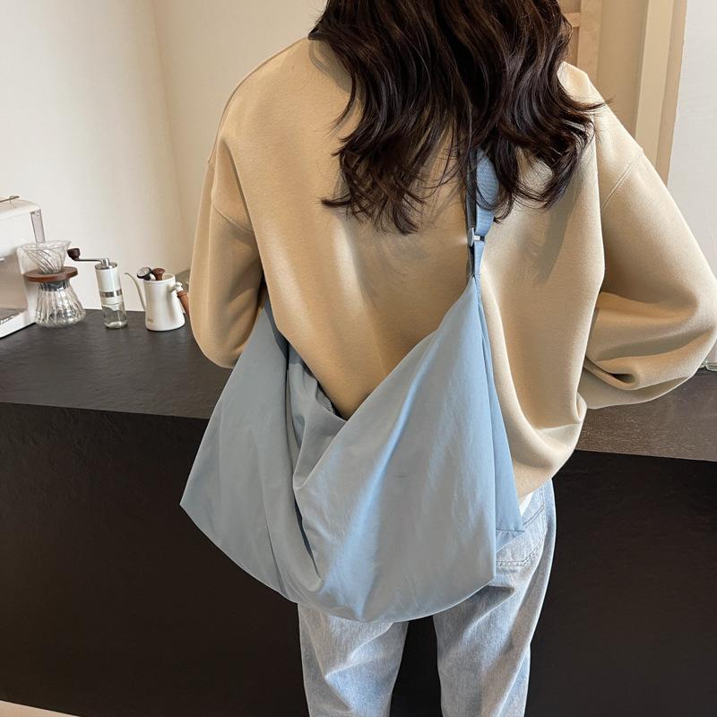 Сумка через плечо женская однотонная сумка через плечо легкая большая вместительная сумка