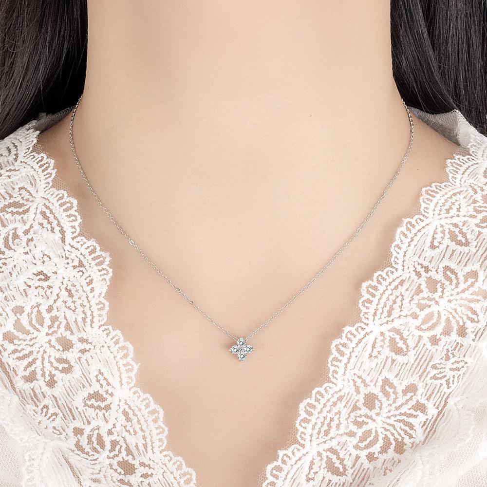 Мини Маленькое Ожерелье Клевер на Удачу Женское с Бриллиантами Простое Универсальное Милое Нежное Премиальное Ожерелье Цепочка для Ключиц