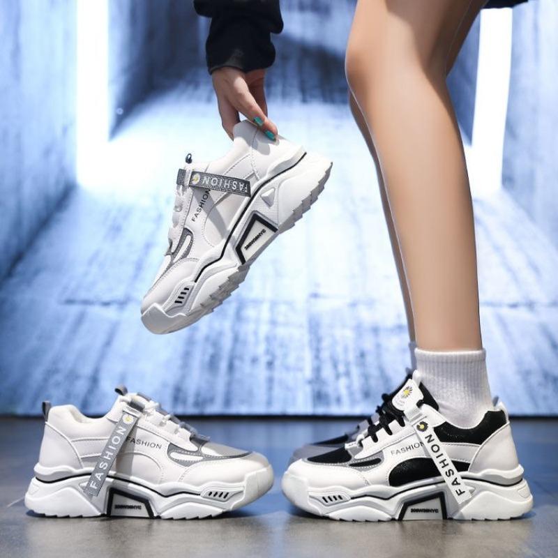 Недорогие женские повседневные туфли, новые летние белые кроссовки, дышащие женские кроссовки на шнуровке, модная дизайнерская обувь на платформе