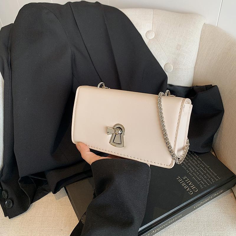 Маленькая сумка на цепочке, женская новая модная сумка через плечо, студенческая универсальная сумка на цепочке