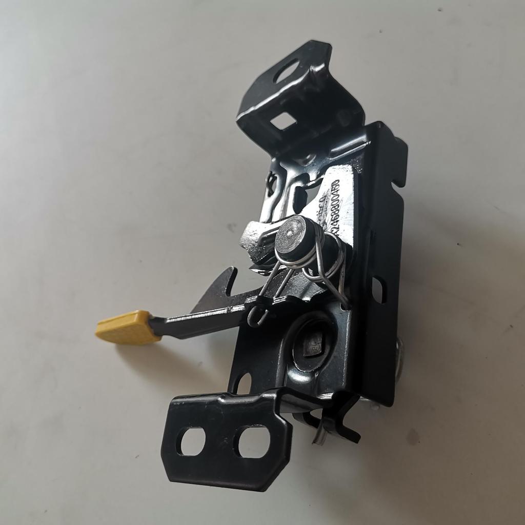 Mercedes-Benz CLA 250 Hood Latch & Engine Cover Plug