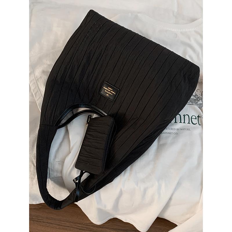 Повседневная сумка из нейлонового канваса в стиле колледж-винд для женщин, новинка 2025 года, нишевая сумка под мышкой, большая вместительная сумка-тоут на плечо