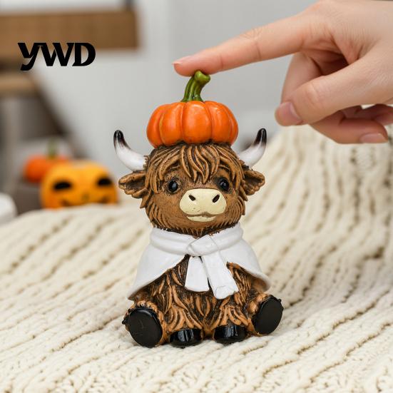 Rustic Pastoral Style Ornaments Cute Sitting Highland Cow Pumpkin Figurine, Resin Statue Ornament Indoor Outdoor Decorative Accents for Autumn Harvest