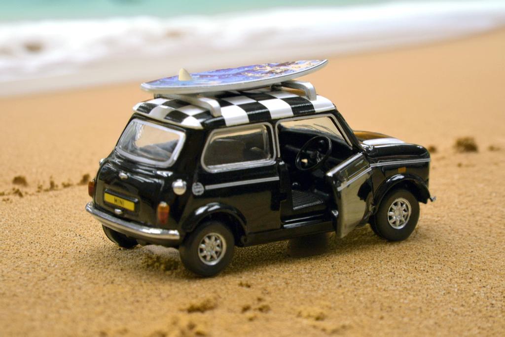 Tiny City Mini Cooper Mk 1 доска для серфинга с аксессуарами литая мини-машина 1/50