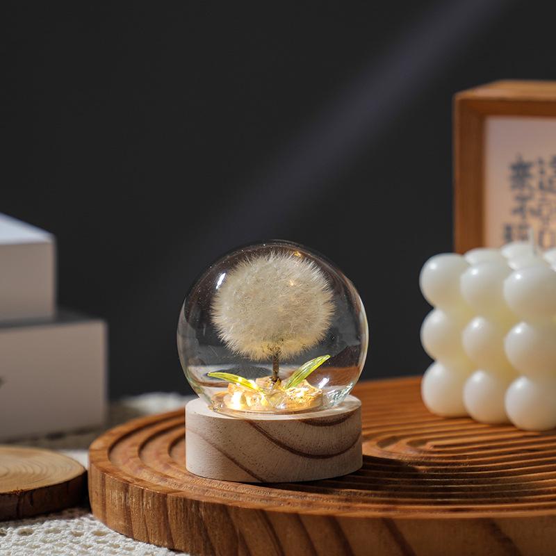 Светящийся букет из стабилизированных цветов «Одуванчик» Ночник в стеклянном куполе - Подарок на день рождения для девочки или девушки