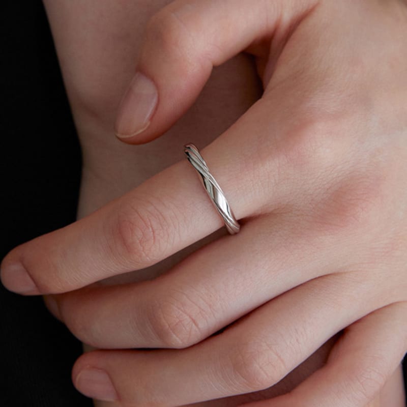 by hyeres [925 silver] Twist cutout ring (Silver) BH7R59769W9