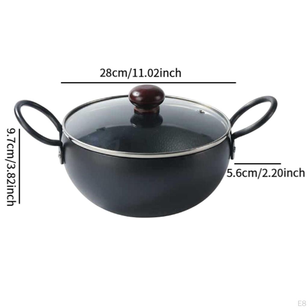 Железная кастрюля со стеклянной крышкой для супа и лапши на кухне