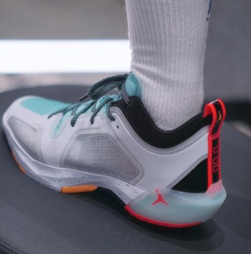 Air Jordan Го Айлунь x Air Jordan 37 Low PF Серебристый Островной зеленый FB8486-130