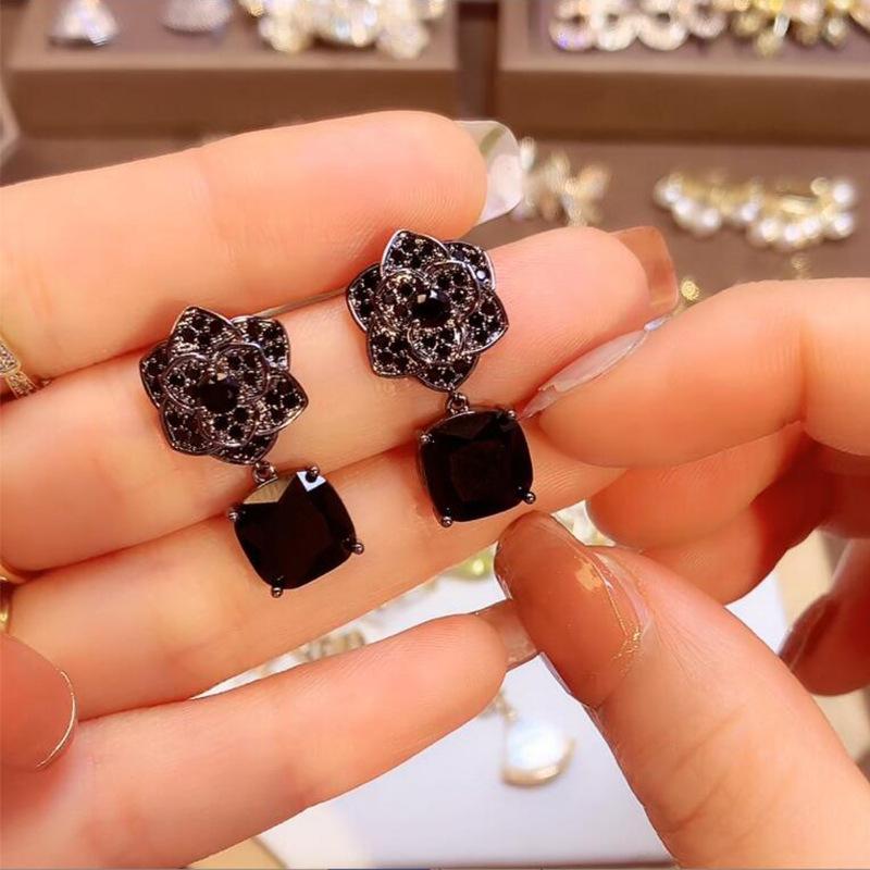 Взрывные серьги с черной камелией и цирконом в стиле Douyin, женские высококлассные серьги с зеленым кристаллом, темпераментные, в стиле легкой роскоши