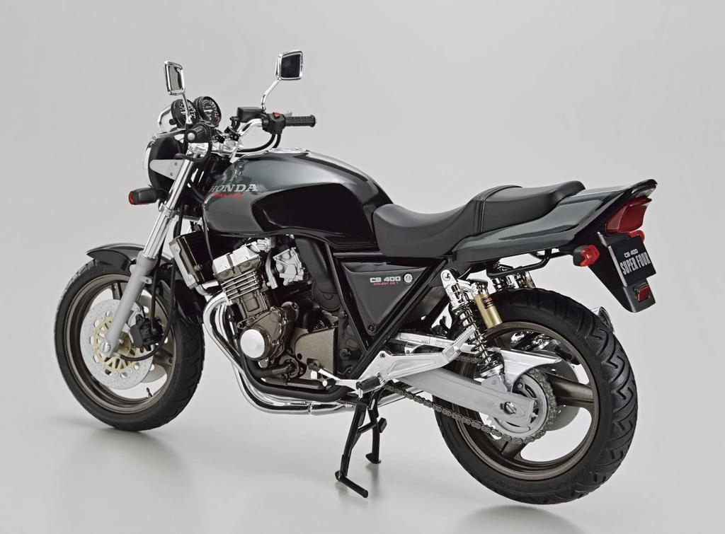 Aoshima Bunka Kyozaisha The Bike Series Honda NC31 CB400 SUPER FOUR 1992 года, пластиковая модель 1/12 № 10