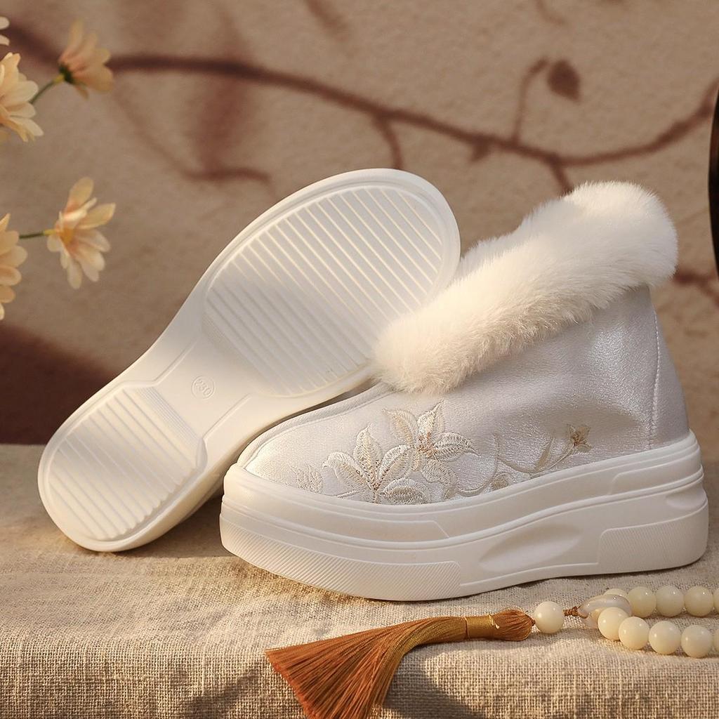 Осенне-зимние туфли Ruoxi 2024 на плоской подошве с вышивкой и меховой подкладкой — удобная хлопковая обувь в китайском стиле для ношения в помещении и на открытом воздухе.