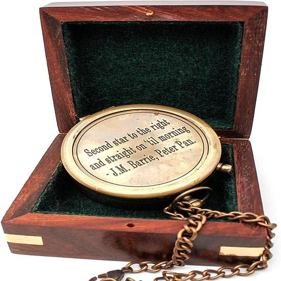 Вторая звезда справа J. M. Барри, Питер Пэн, латунный компас с гравировкой в ​​деревянном футляре