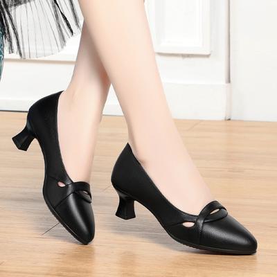 2025 Новые туфли-лодочки с острым носком для зрелых женщин из мягкой кожи на тонком каблуке весна-лето-осень для платья, офисные женские туфли, базовые, элегантные