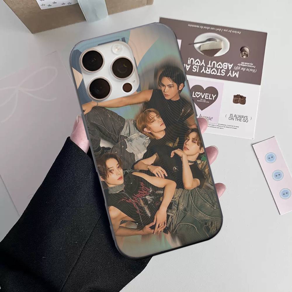 Kpop Group XLov Corrugated Stripe Phone Case For IPhone 17 16 15 14 13 12 11 Pro Max Plus Pro Shockproof Cover