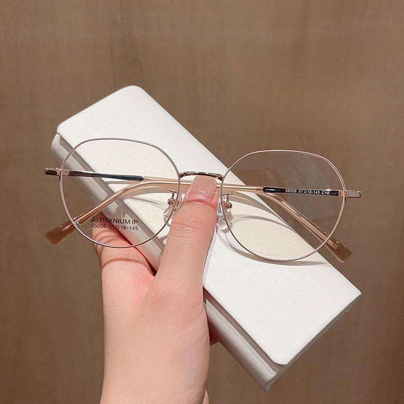 Простая металлическая художественная ретро-многоугольная оправа для очков с круглым лицом может быть оснащена оправой для очков определенной степени.