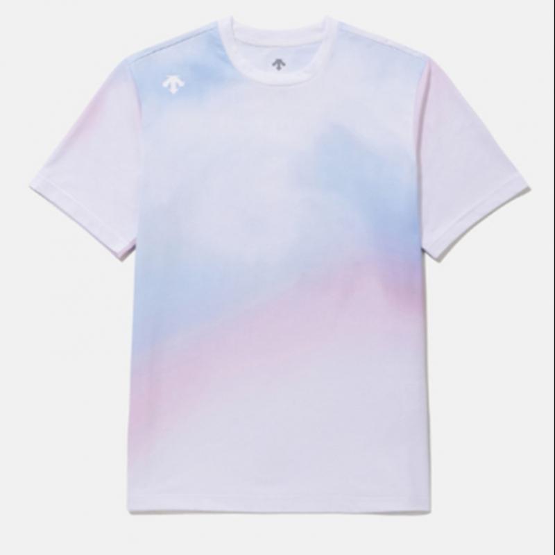 Футболка с коротким рукавом и принтом DescenTe Warding Backgraphic B1 sq123uTs31 Mgry prnT whT0