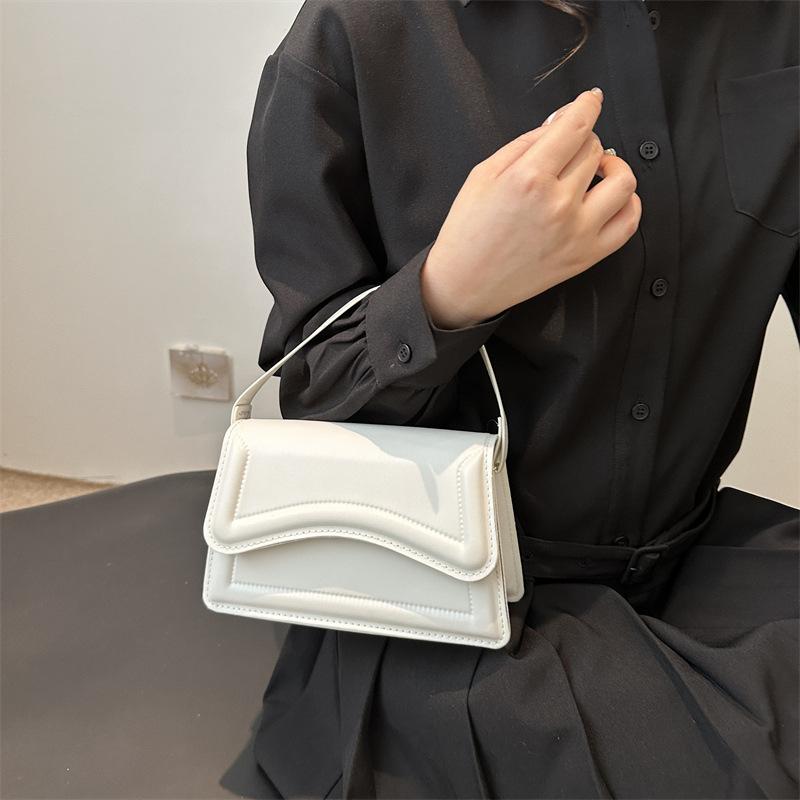 2024 летняя новая женская сумка модная сумка через плечо повседневная сумка косая сумка популярная простая маленькая квадратная сумка женская