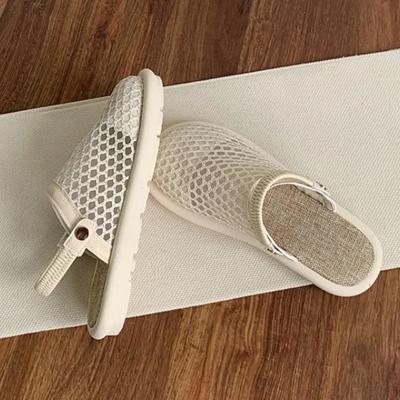 2024 Летние женские сандалии с закрытым носком и сеткой на плоской подошве Новые модные дышащие женские повседневные сандалии для отдыха на природе Женская пляжная обувь