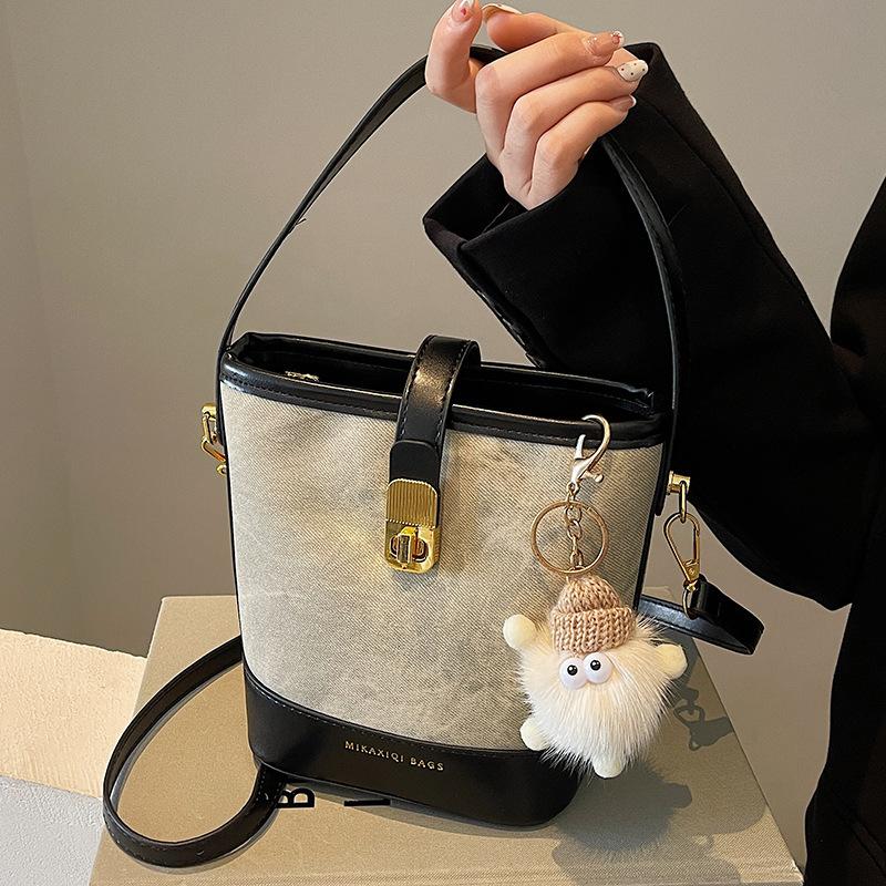 Bucket Bag 2025 New Autumn Winter Women's Bag Crossbody Bag Niche Design High-end Feel Office Small Tote Bag Handbag