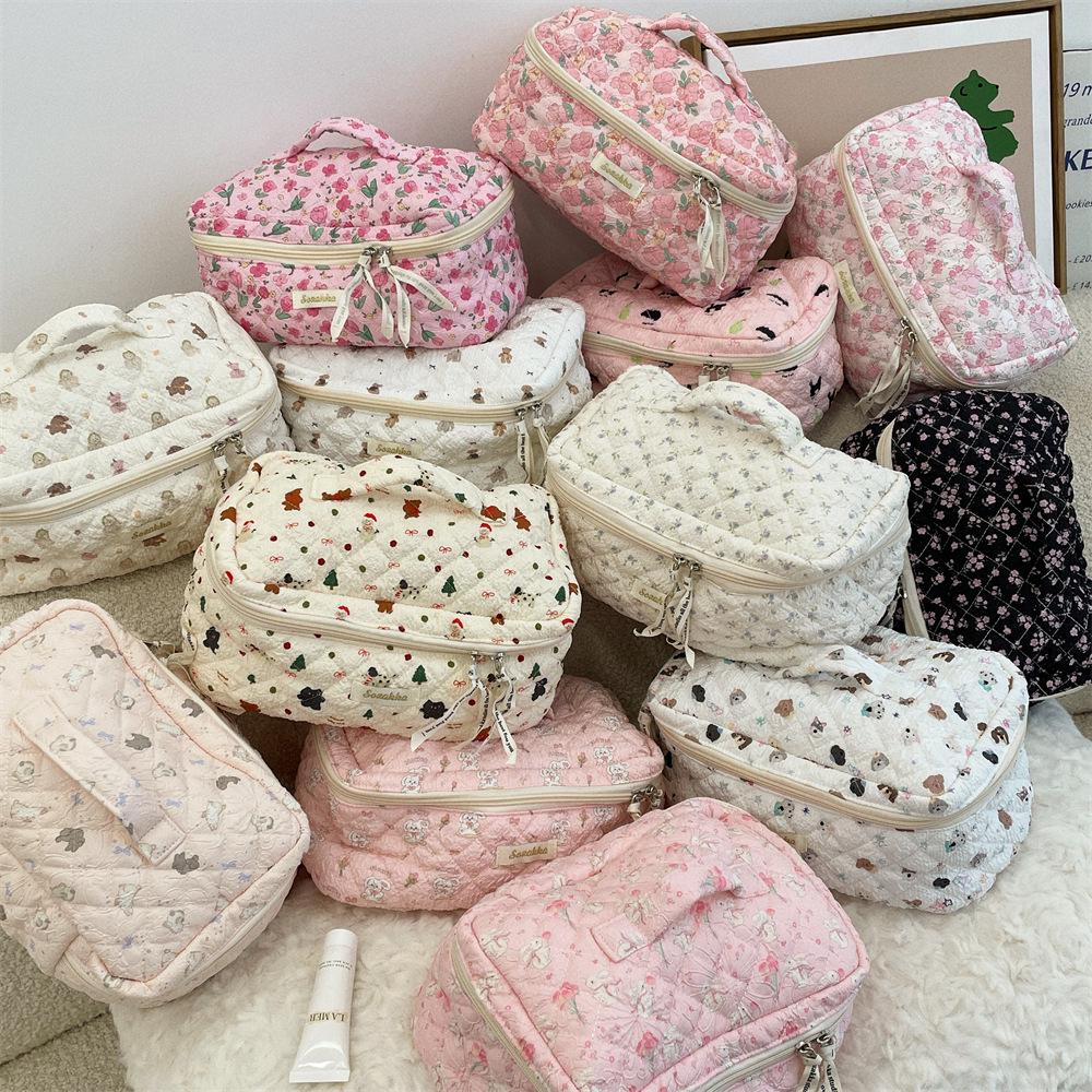 Large Capacity Cute Cartoon Cosmetic Travel Bag for Women