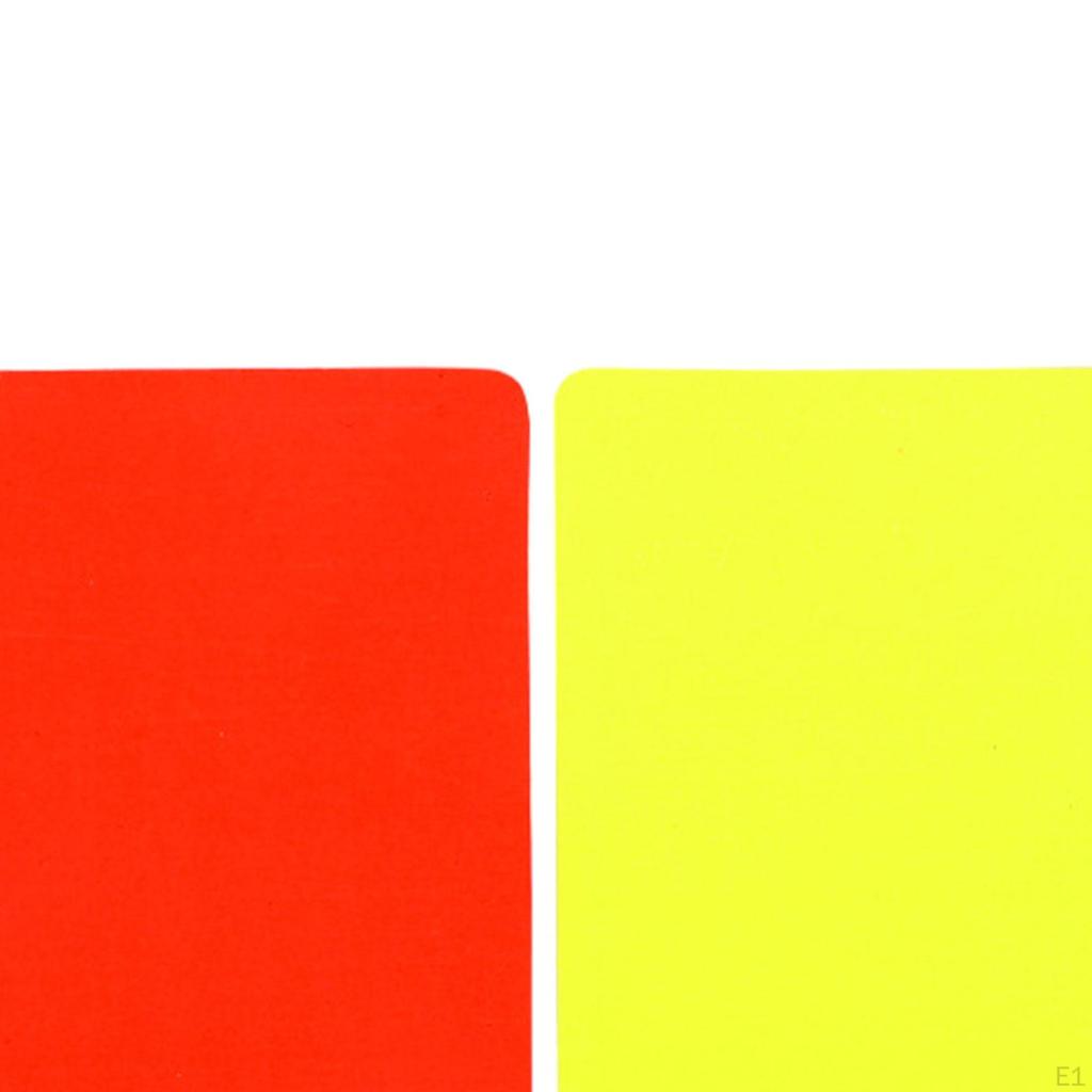 Судейский комплект с красными и желтыми карточками на игровой день