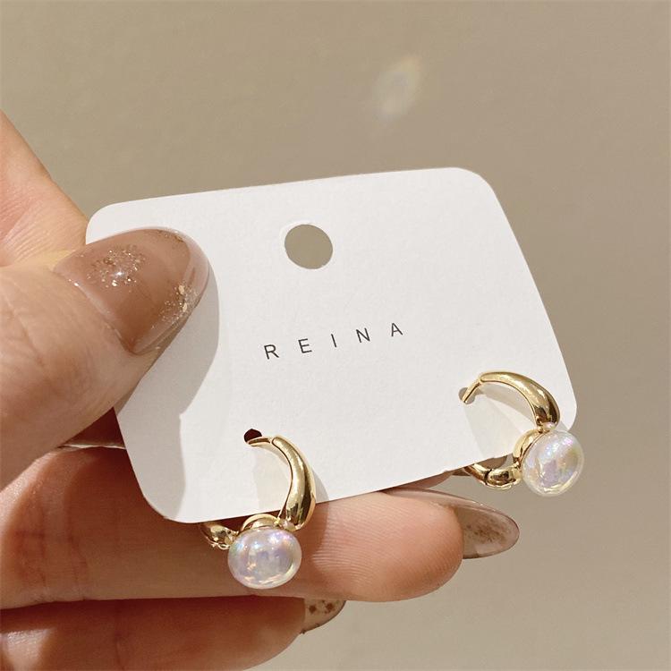 Серьги-каффы «Русалочка с жемчугом»: Французский нишевый дизайн, женские ретро-серьги в стиле легкой роскоши