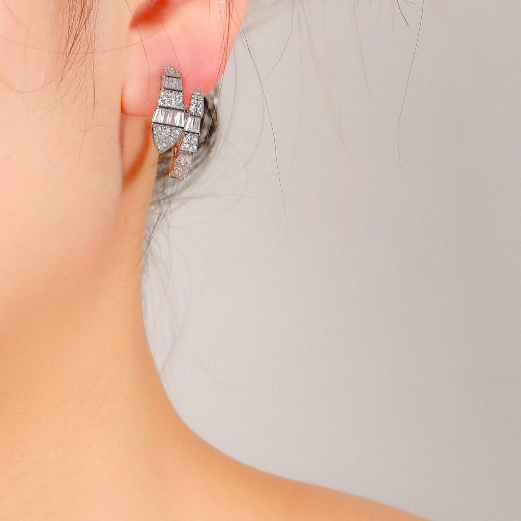 Серьги-змеи с микро-паве из бриллиантов: Роскошный дизайн для любой формы лица, Женский уникальный бестселлер 2024 года.