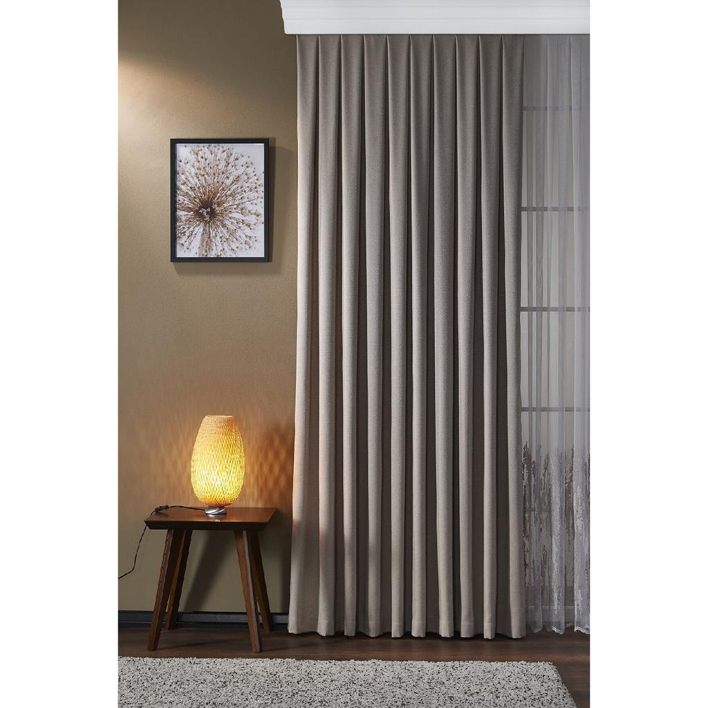 Жаккардовый фон бежевого цвета с геометрическим рисунком