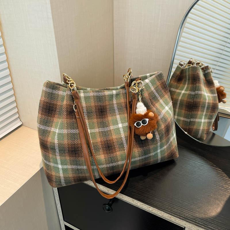 Woolen Plaid Underarm Bag for Women New Large Capacity Tote Bag Fashionable Commuter Retro One-shoulder Handbag