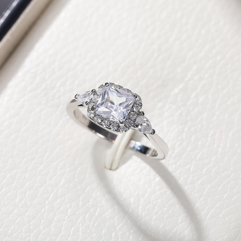 Huitan Simple Style Women Ring Inlaid Bright Princess CZ Fashion Party Daily Versatile Accessories Fancy Wedding Low-key Jewelry
