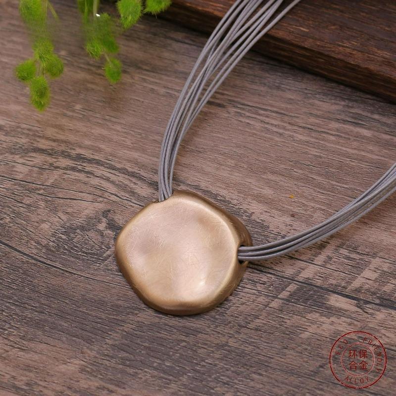 Ожерелье для женщин с подвеской из серебряной кожи на веревке, неровной, с ручной шлифовкой, позолоченное, с магнитной застежкой