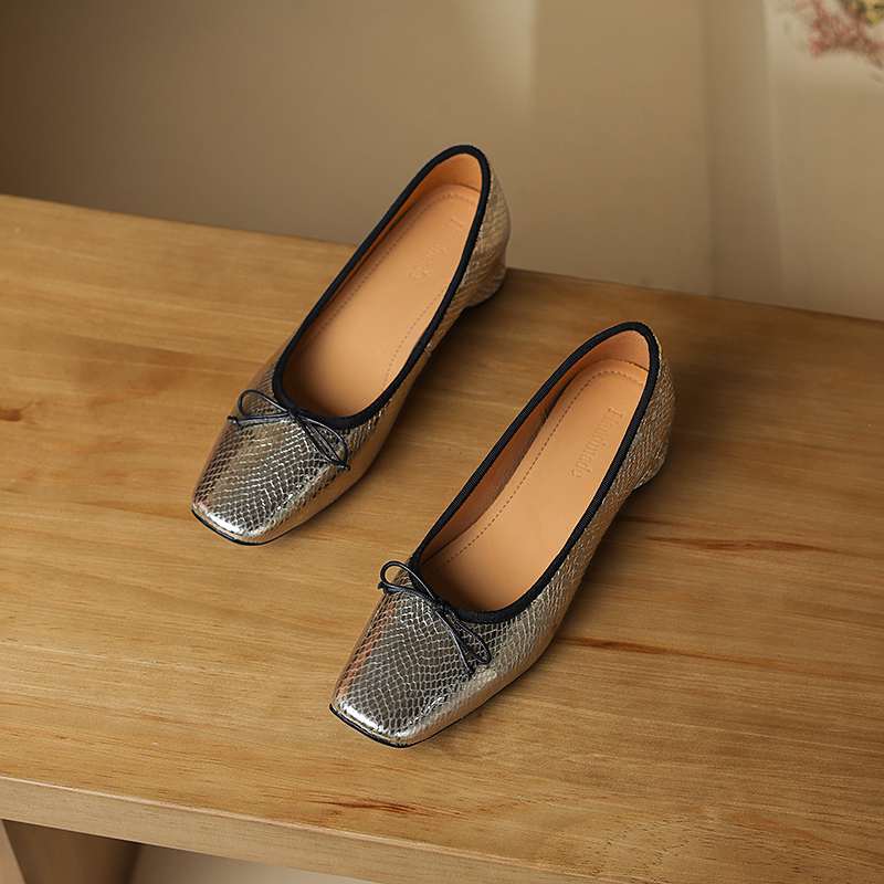 Krazing Pot Овечья кожа Лето Весна Осень Средний каблук Slip on Женские бабочка-узлом Европейский дизайн квадратный носок туфли-лодочки с неглубокой подошвой