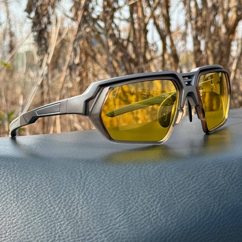 Cycling glasses, fishing anti-reflective polarized sunglasses, mountaineering and skiing windproof sunshade glasses