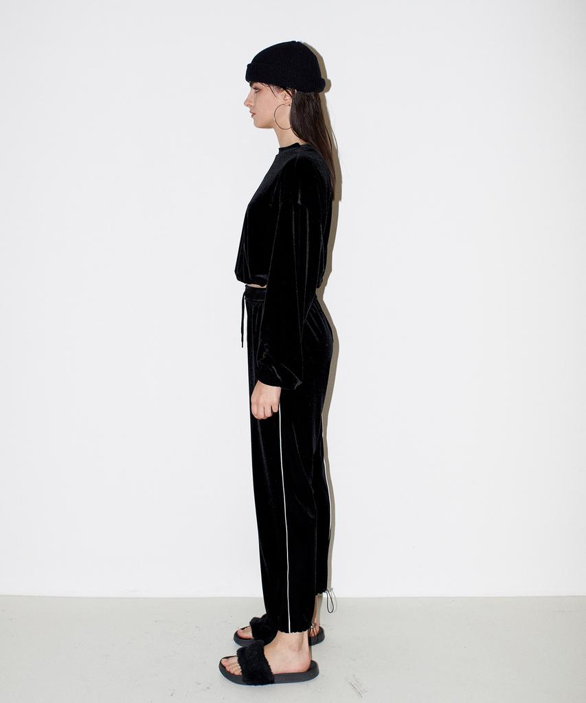 Chaenyuyog Bad Velvet Jogger Pants [Black]