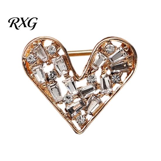 Love Brooch Brooch, with Shiny Rhinestone Decor, Strong Buckle Secure Fit Sturdy Elegant Pin Alloy Classic Heart Shape Versatile Clasp Pin, for Coats